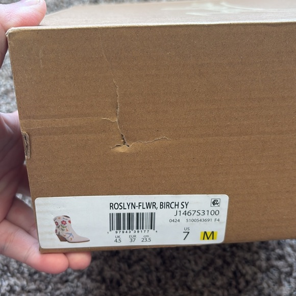 NEW In Box Zodiac Roslyn Flower Embroidered Birch Multi Western Heel Boots 7 - Picture 8 of 14